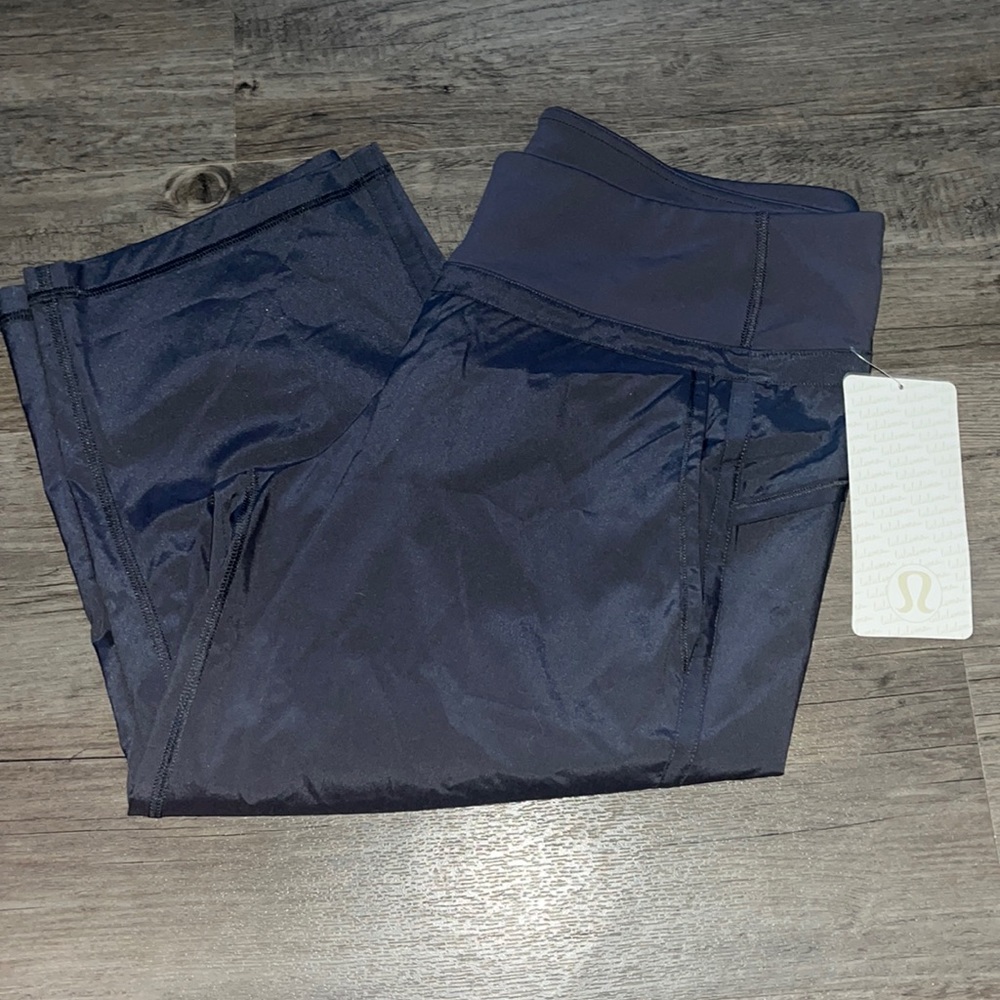 NWT Lululemon Ultra Crop Pants - Size 8 - Grey